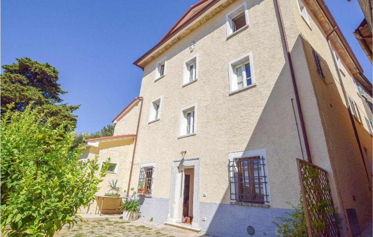 5 Bedroom Amazing Home In Fabbiano Fabbiano  Exteriör bild