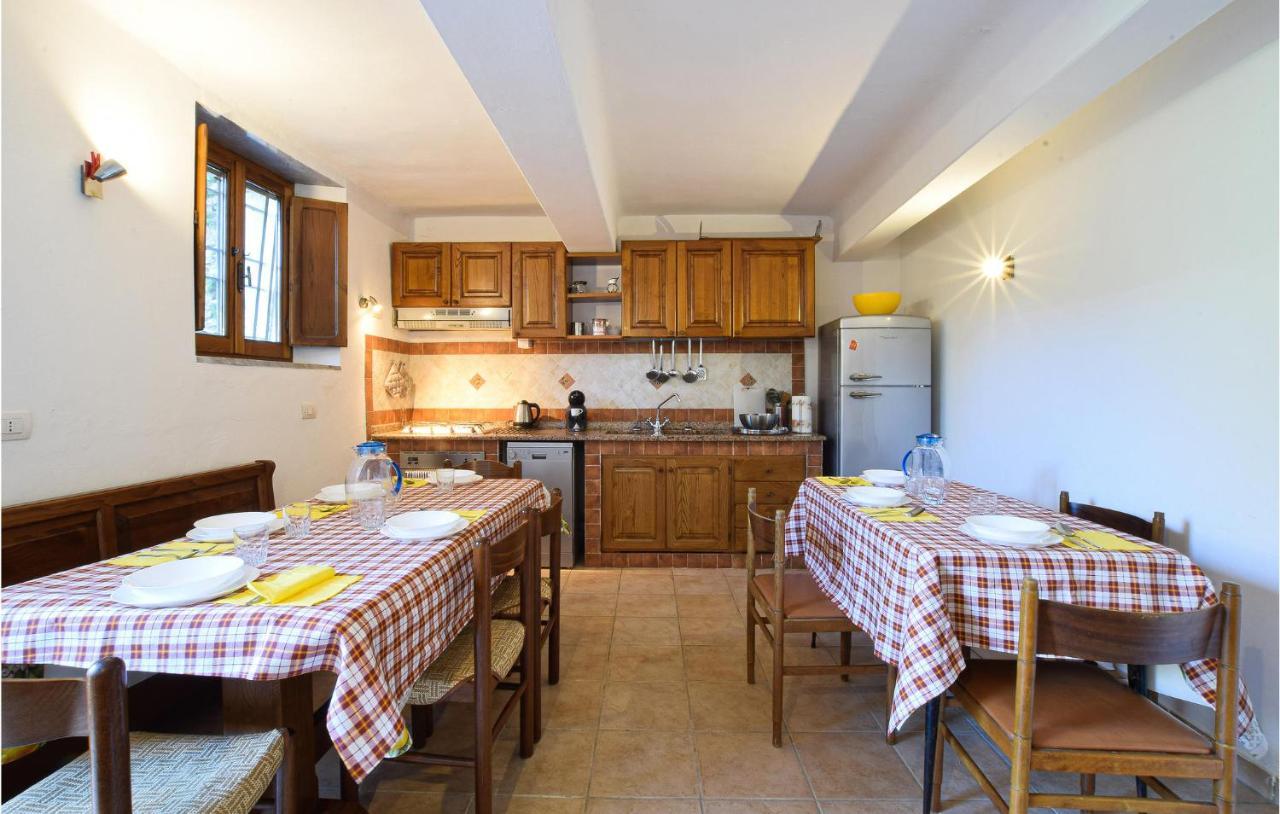 5 Bedroom Amazing Home In Fabbiano Fabbiano  Exteriör bild